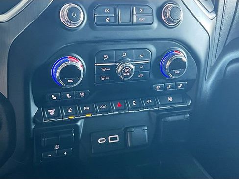 Used 2022 GMC Sierra 3500 Denali w/ Denali Ultimate Package image 23