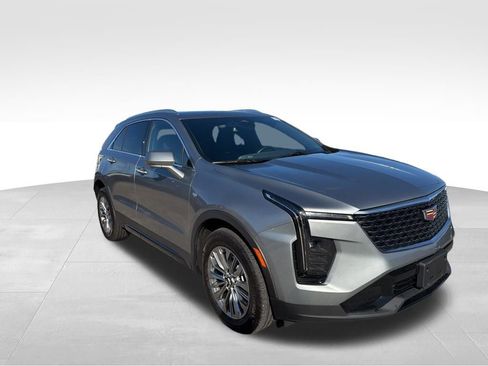Used 2025 Cadillac XT4 Premium Luxury image 8