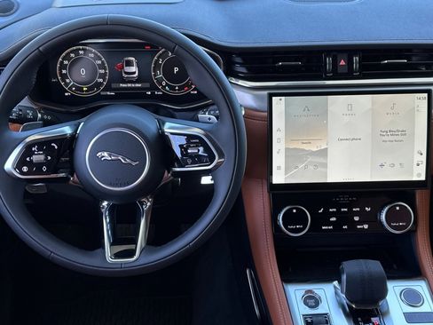 New 2026 Jaguar F-PACE R-Dynamic S image 13