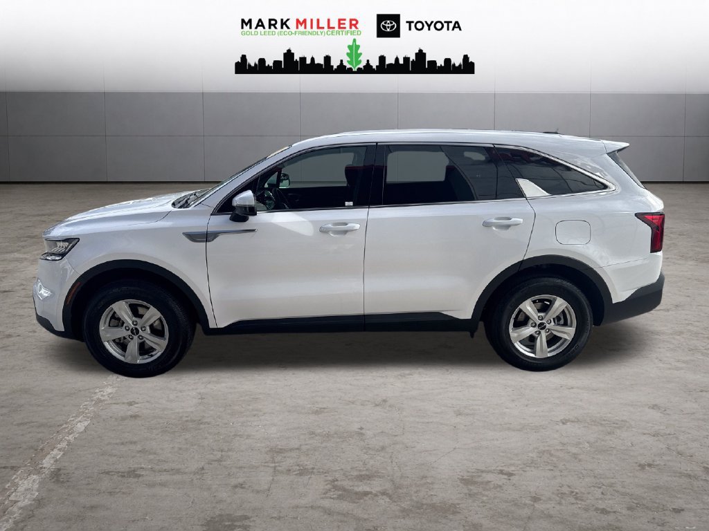 Used 2023 Kia Sorento LX AWD/4WD image 2