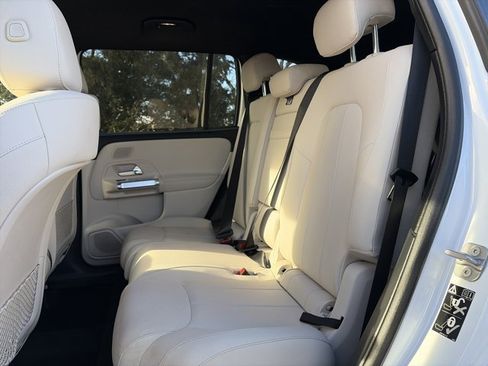 Used 2025 Mercedes-Benz GLB 250 4MATIC w/ Exclusive Package image 14