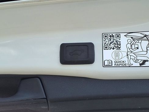 Used 2022 Toyota RAV4 Limited FWD image 21