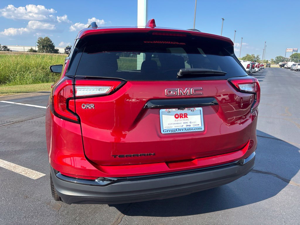 Used 2024 GMC Terrain SLT w/ Elevation Edition FWD image 5
