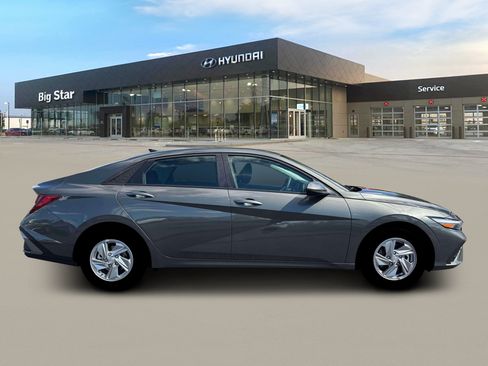 New 2026 Hyundai Elantra SE FWD image 9
