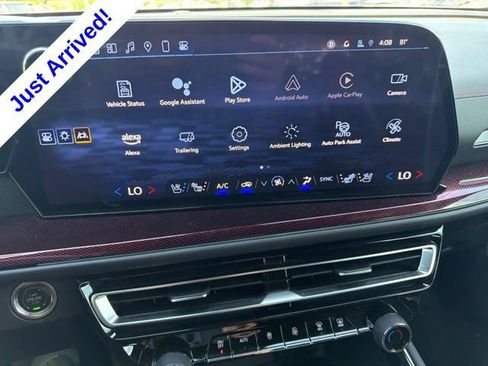 Used 2024 Chevrolet Traverse RS FWD image 13