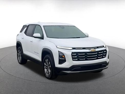 Used 2025 Chevrolet Equinox LT image 2