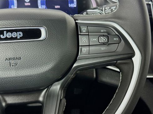 New 2025 Jeep Grand Cherokee L Laredo image 33