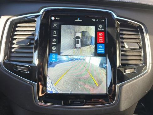 Certified 2025 Volvo XC90 B6 Ultra w/ Lounge Package image 37