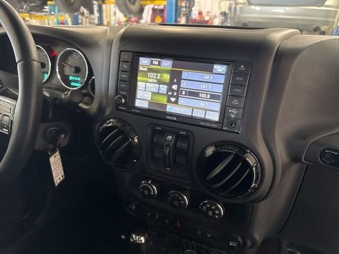 Used 2015 Jeep Wrangler Unlimited Sahara AWD/4WD image 15