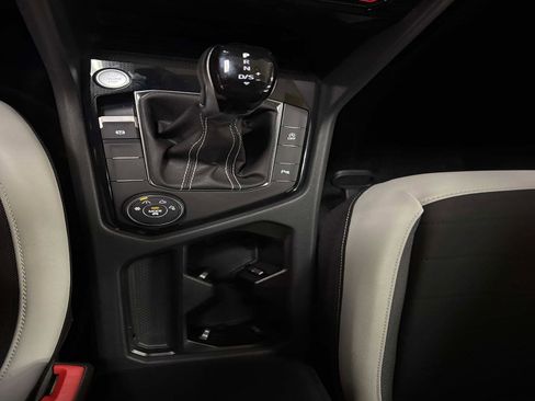 New 2026 Volkswagen Taos SE image 15