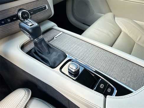 Used 2022 Volvo XC90 T6 Inscription w/ Lounge Package image 18