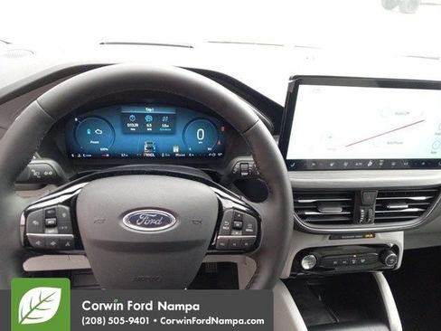 New 2025 Ford Escape SE w/ PHEV Premium Package FWD image 22