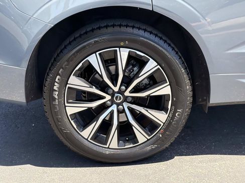 Certified 2024 Volvo XC60 B5 Core w/ Protection Package Premier AWD/4WD image 27