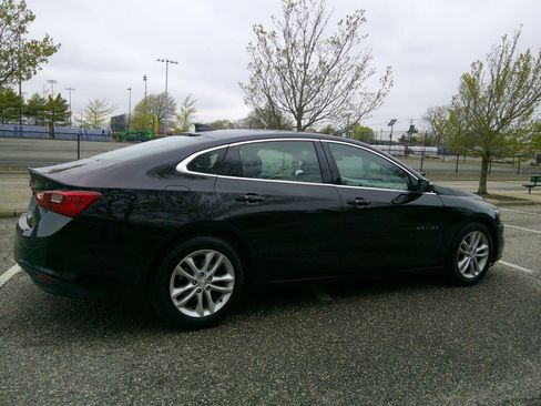 Used 2017 Chevrolet Malibu LT w/ Leather Package FWD image 15