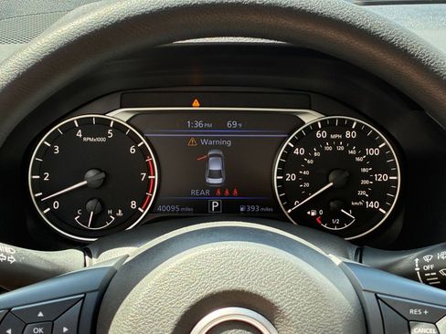 Used 2025 Nissan Altima 2.5 SV FWD image 40