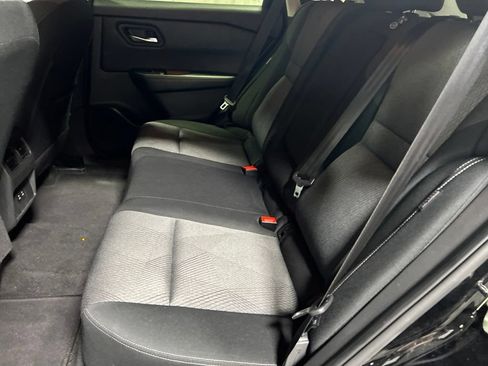 Used 2025 Nissan Rogue SV FWD image 13