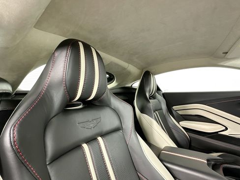 Used 2021 Aston Martin V8 Vantage Coupe image 24