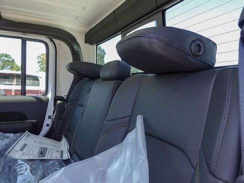 New 2025 Jeep Gladiator Sport image 27