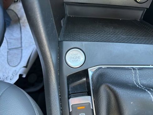 Used 2022 Volkswagen Taos SE w/ Panoramic Sunroof Package image 22