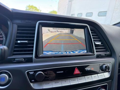 Used 2018 Hyundai Sonata Limited FWD image 16