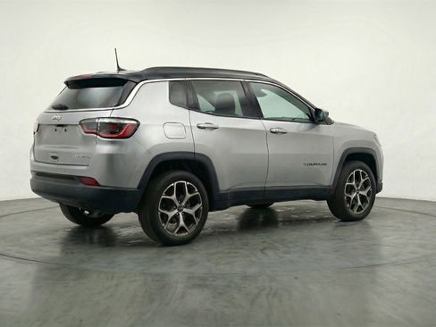 Used 2025 Jeep Compass Limited image 9