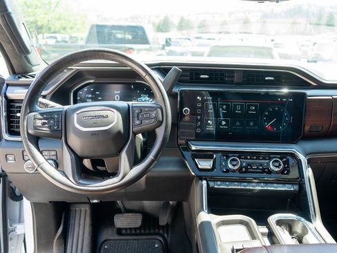 Used 2025 GMC Sierra 3500 Denali Ultimate AWD/4WD image 16