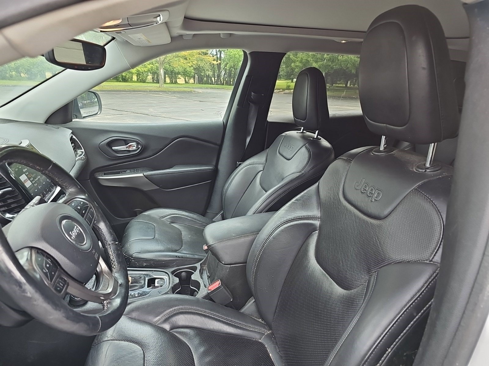 Used 2019 Jeep Cherokee Limited AWD/4WD image 16