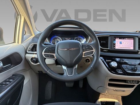 Used 2023 Chrysler Voyager LX image 11