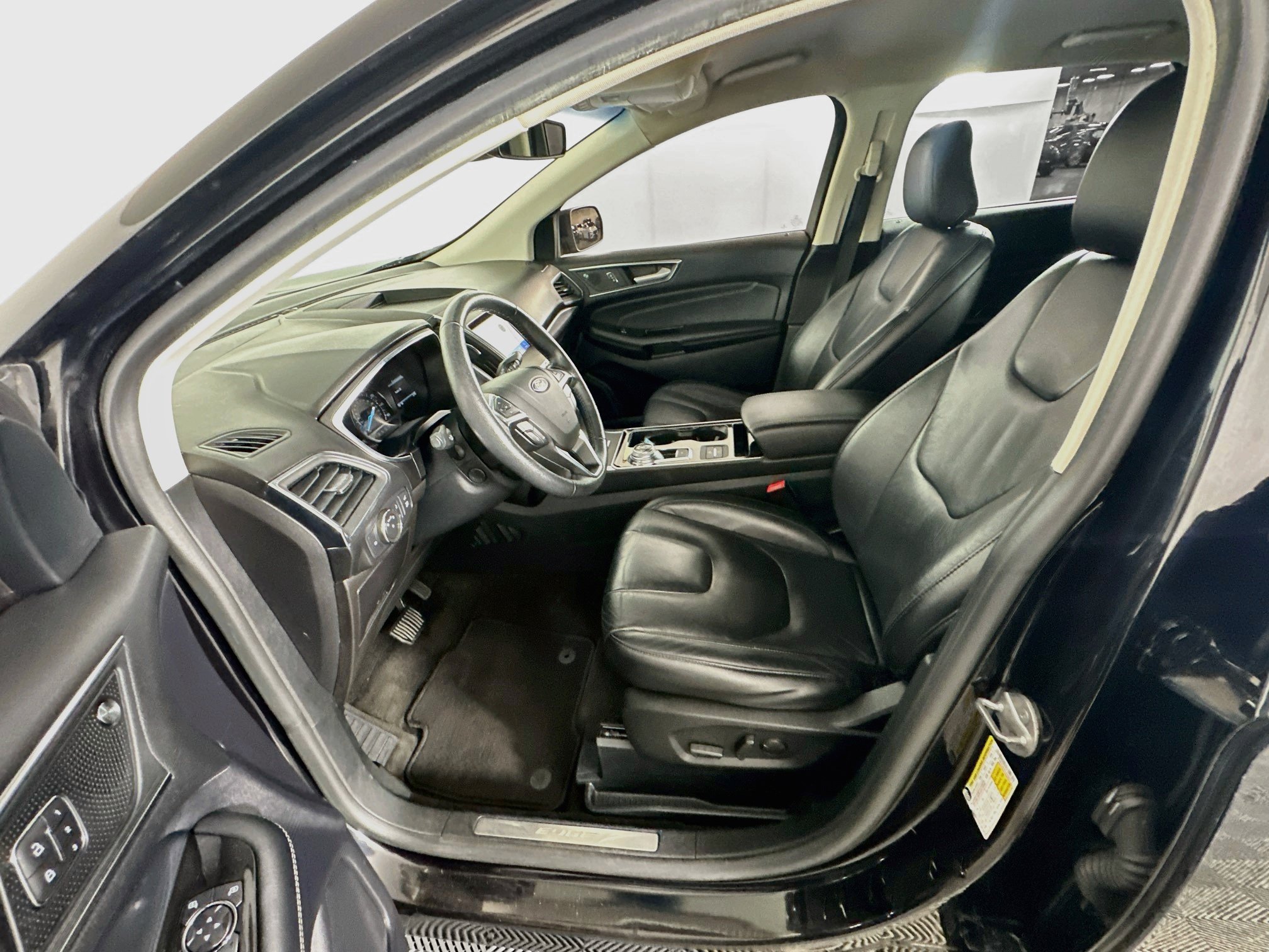 Used 2020 Ford Edge Titanium FWD image 13
