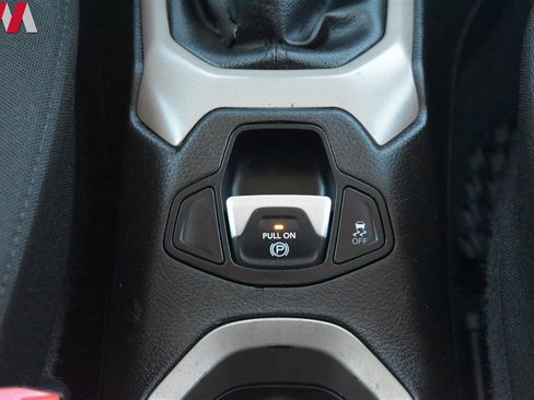 Used 2017 Jeep Renegade Sport image 19