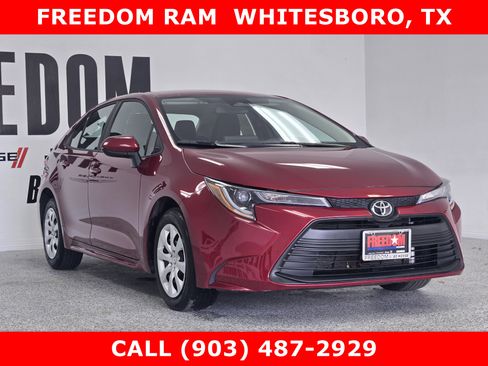 Used 2025 Toyota Corolla LE image 2