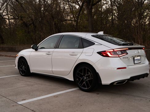 Certified 2024 Honda Civic Sport Touring image 7