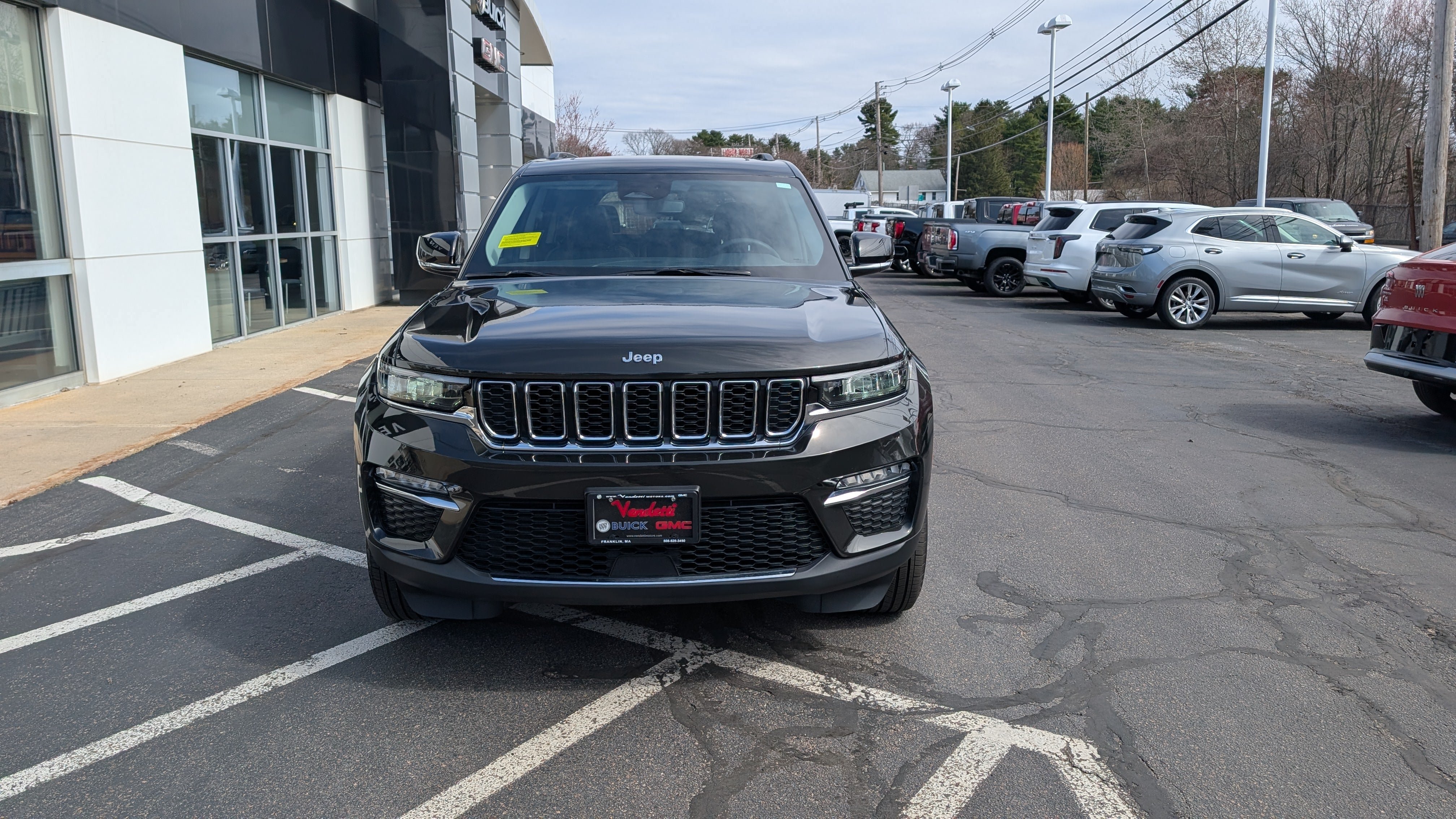 Used 2024 Jeep Grand Cherokee Limited AWD/4WD image 9