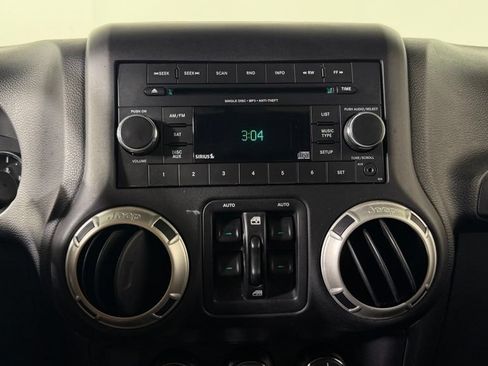 Used 2016 Jeep Wrangler Unlimited Sahara w/ Max Tow Package AWD/4WD image 20