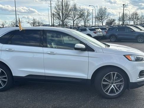 Certified 2022 Ford Edge Titanium w/ Class II Trailer Tow Package image 3