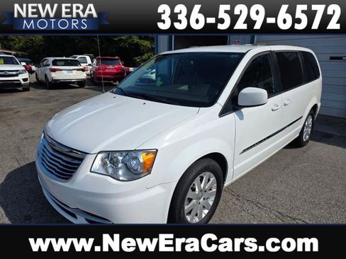 Used 2015 Chrysler Town & Country Touring FWD image 1
