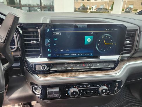 Used 2025 Chevrolet Silverado 1500 LT image 10