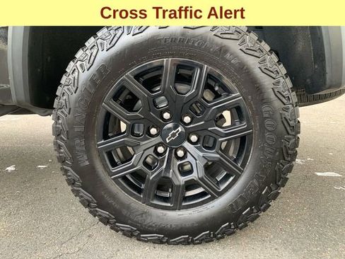Used 2023 Chevrolet Colorado Trail Boss w/ Technology Package image 9