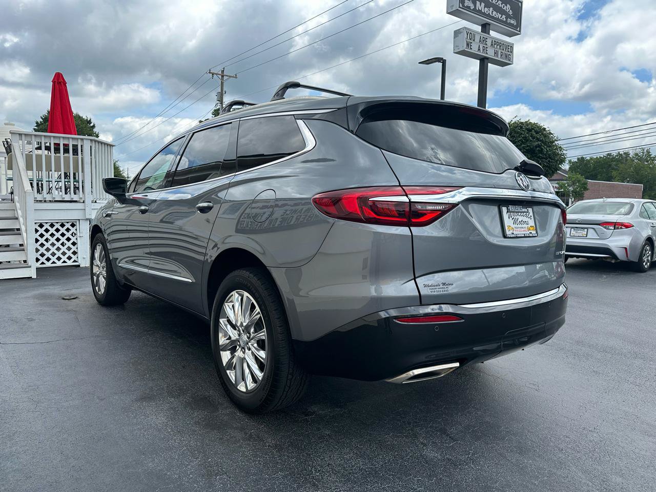 Used 2019 Buick Enclave Premium w/ Experience Buick Package FWD image 4