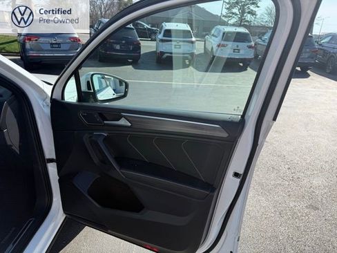 Certified 2023 Volkswagen Tiguan SEL R-Line image 28