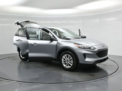 Used 2022 Ford Escape SE image 29