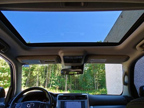 Used 2023 Toyota 4Runner SR5 Premium w/ Moonroof Package RWD image 28