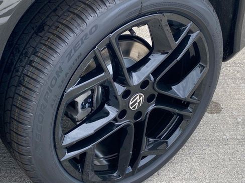 New 2025 Volkswagen Tiguan SE R-Line image 12