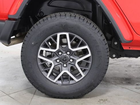 Used 2025 Jeep Wrangler Unlimited Sahara AWD/4WD image 14