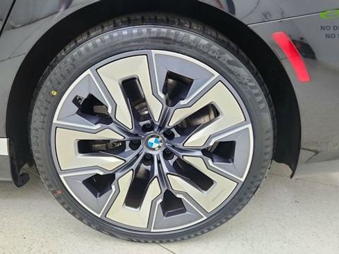 Used 2023 BMW i7 xDrive60 AWD/4WD image 66