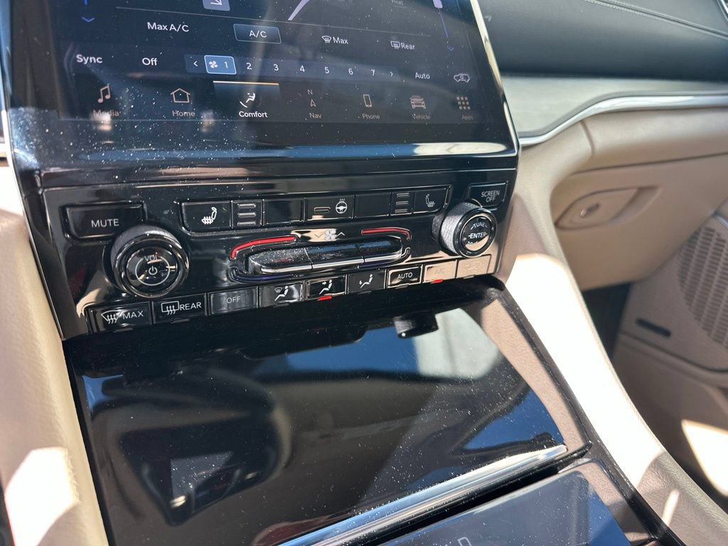 Certified 2021 Jeep Grand Cherokee L Limited AWD/4WD image 16