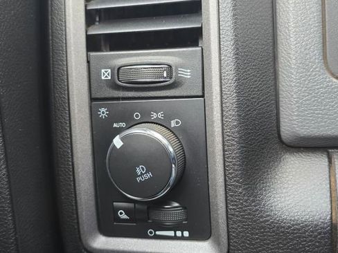 Used 2017 RAM 1500 Express image 16