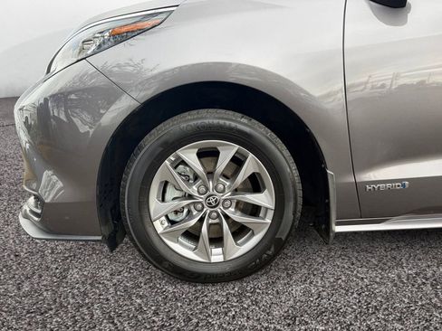 Used 2021 Toyota Sienna LE image 10