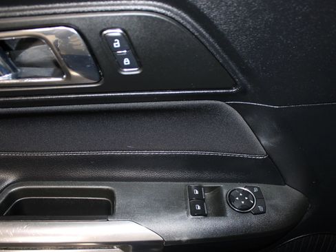Used 2016 Ford Mustang Coupe image 10