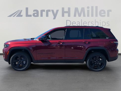 New 2025 Jeep Grand Cherokee Limited w/ Black Appearance Package image 2
